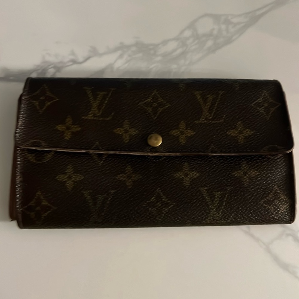 Authentic Louis Vuitton Sarah Wallet